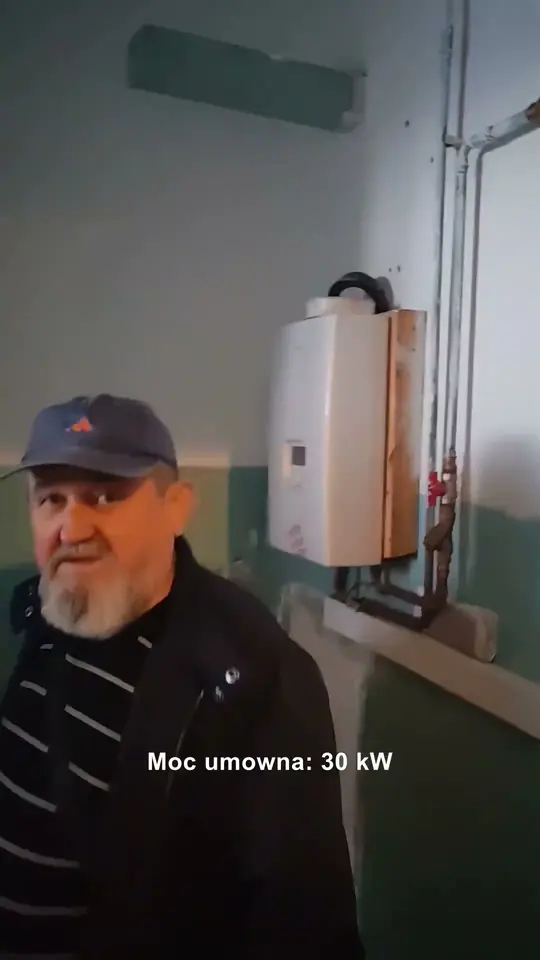Kadr z wideo-spaceru po hali Grampol: moc umowna 30 kW